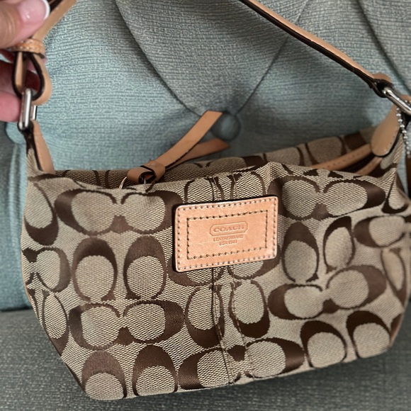 Small signature Coach bag. Never used. - Picture 2 of 2